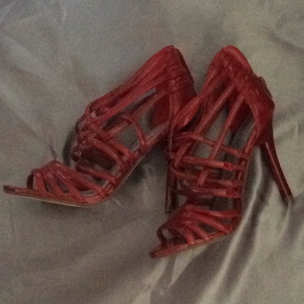 Red heels - Picture 2 of 3